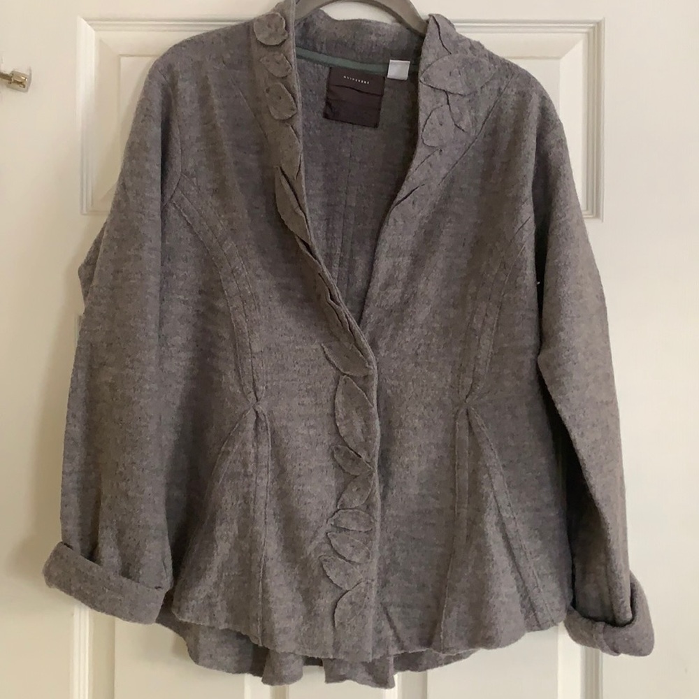 Blazer/sweater w/leaf detailing